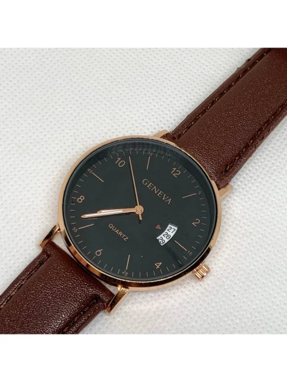 Geneva men’s quartz analog watch date gold tone black dial 39mm brown running